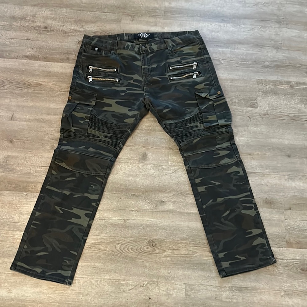 Switch army fatigue cargo pants, 40w 32L